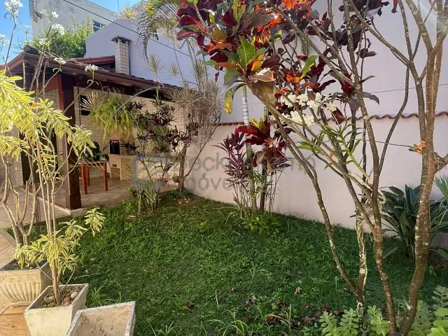 Casa 4 quartos e 3 banheiros, à venda ou para alugar, no bairro Jardim Amália em Volta Redonda