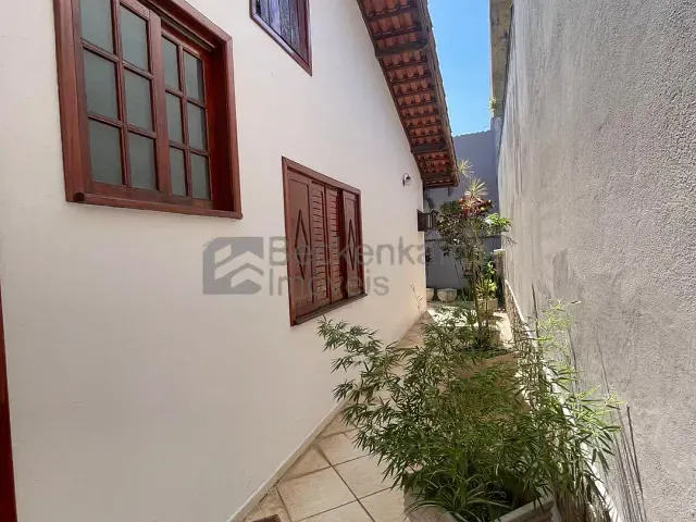 Casa 4 quartos e 3 banheiros, à venda ou para alugar, no bairro Jardim Amália em Volta Redonda