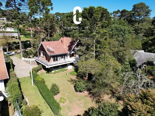 Casa com 1090m² 5 quartos e 3 banheiros, à venda, no bairro Jardim Véu da Noiva em Campos Do Jordão