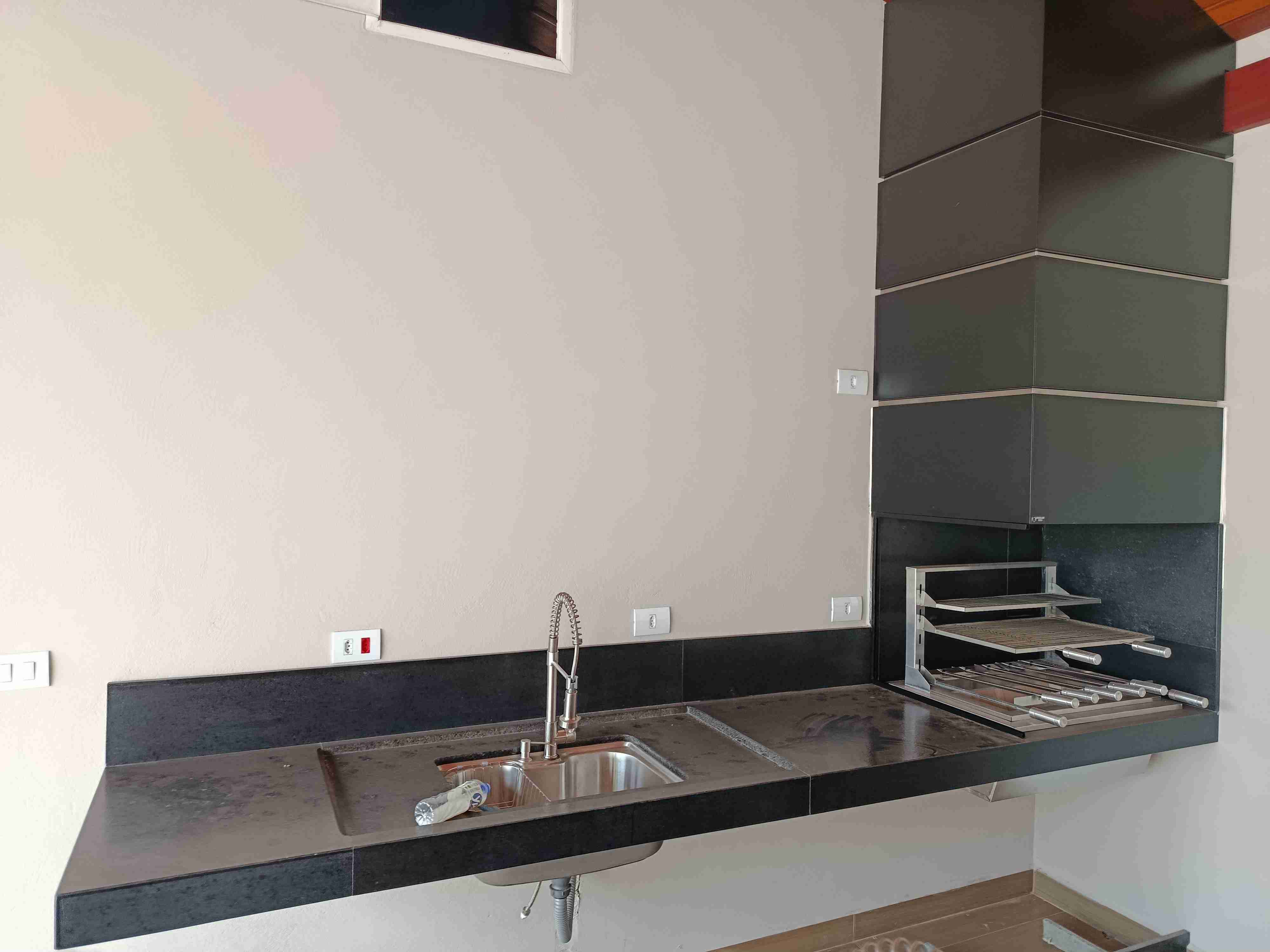 Casa à venda com 1 quarto, 70m² - Foto 4