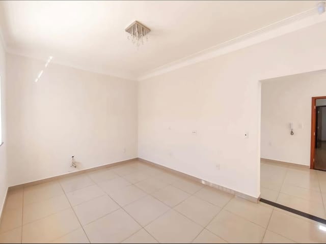 Casa com 250m² 3 quartos e 2 banheiros, à venda, no bairro Esplanada Primo Meneghetti em Franca