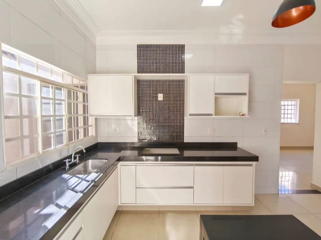 Casa com 250m² 3 quartos e 2 banheiros, à venda, no bairro Esplanada Primo Meneghetti em Franca