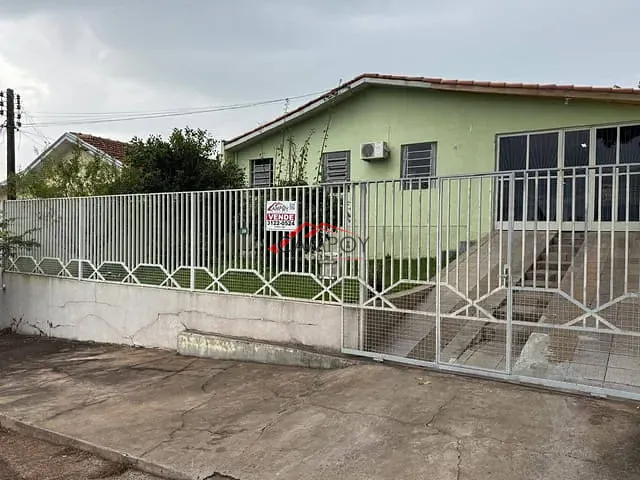Casa com 300m² 3 quartos e 1 banheiro, à venda, no bairro Núcleo Habitacional Afonso Alves de Camargo em Apucarana