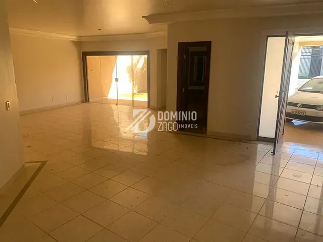 Casa com 655m² 5 quartos e 7 banheiros, à venda, no bairro Mercês em Uberaba