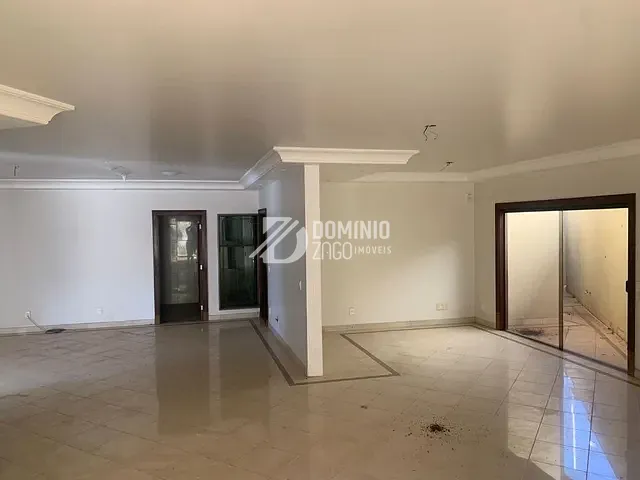 Casa com 655m² 5 quartos e 7 banheiros, à venda, no bairro Mercês em Uberaba