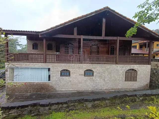 Casa com 1200m² 4 quartos e 2 banheiros, à venda ou para alugar, no bairro Limoeiro em Guapimirim