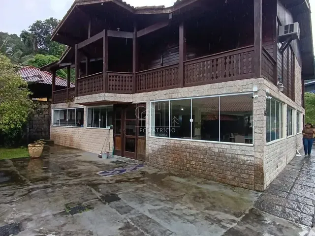 Casa com 1200m² 4 quartos e 2 banheiros, à venda ou para alugar, no bairro Limoeiro em Guapimirim
