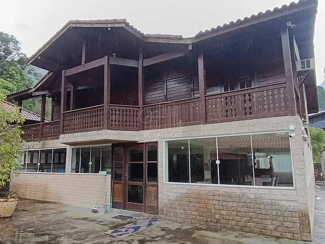 Casa com 1200m² 4 quartos e 2 banheiros, à venda ou para alugar, no bairro Limoeiro em Guapimirim