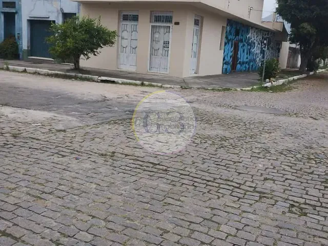 Casa 3 quartos e 3 banheiros, à venda, no bairro Centro em Pelotas
