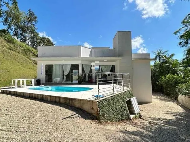 Casa com 2250m² 3 quartos e 4 banheiros, à venda, no bairro São Luiz em Brusque