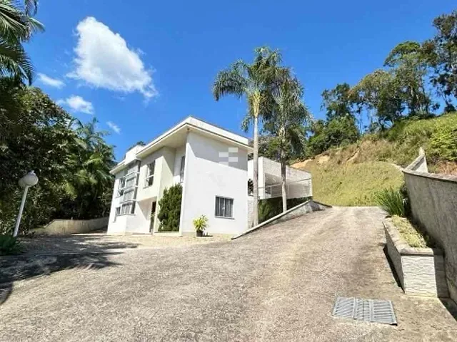 Casa com 2250m² 3 quartos e 4 banheiros, à venda, no bairro São Luiz em Brusque