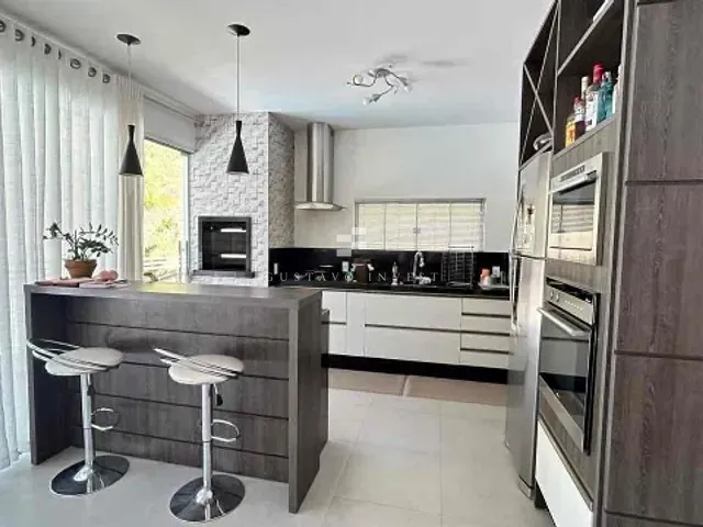 Casa com 2250m² 3 quartos e 4 banheiros, à venda, no bairro São Luiz em Brusque