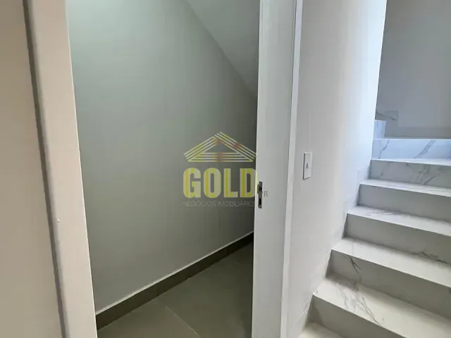 Casa com 277m² 3 quartos e 5 banheiros, à venda, no bairro Conjunto Habitacional Alexandre Urbanas em Londrina