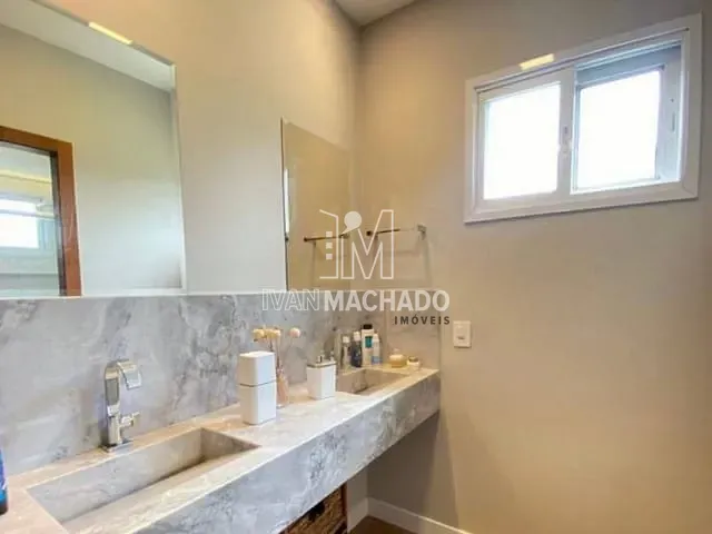 Casa com 220m² 4 quartos e 4 banheiros, à venda, no bairro Jacuhy em Serra