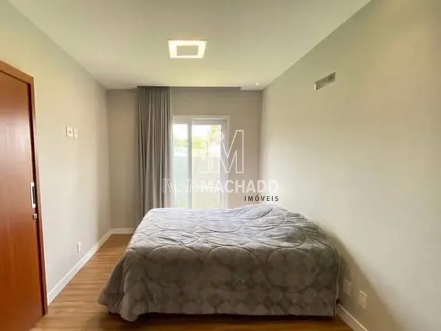 Casa com 220m² 4 quartos e 4 banheiros, à venda, no bairro Jacuhy em Serra