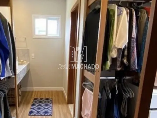 Casa com 220m² 4 quartos e 4 banheiros, à venda, no bairro Jacuhy em Serra