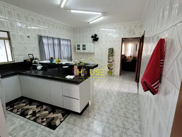 Casa com 298m² 3 quartos e 2 banheiros, à venda, no bairro Jardim Marim em Votuporanga