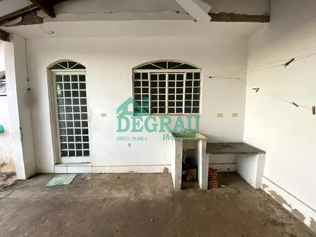 Casa 3 quartos e 2 banheiros, para alugar, no bairro Vila Santana em Itapeva