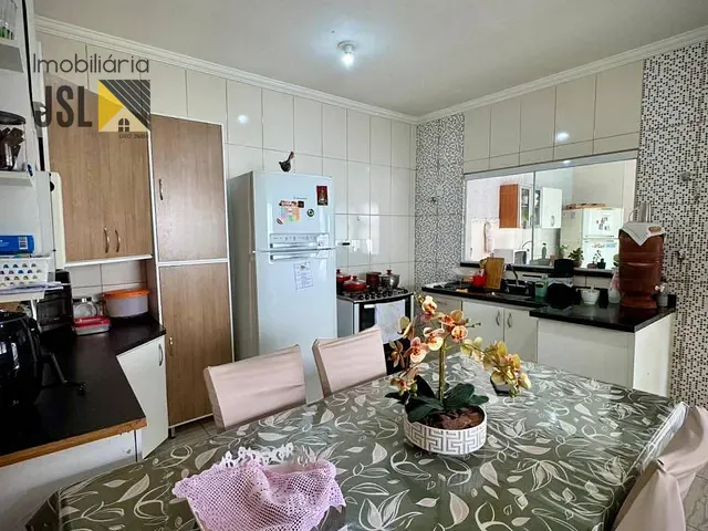 Casa com 250m² 3 quartos e 2 banheiros, à venda, no bairro Vila Antônio Augusto Luiz em Caçapava