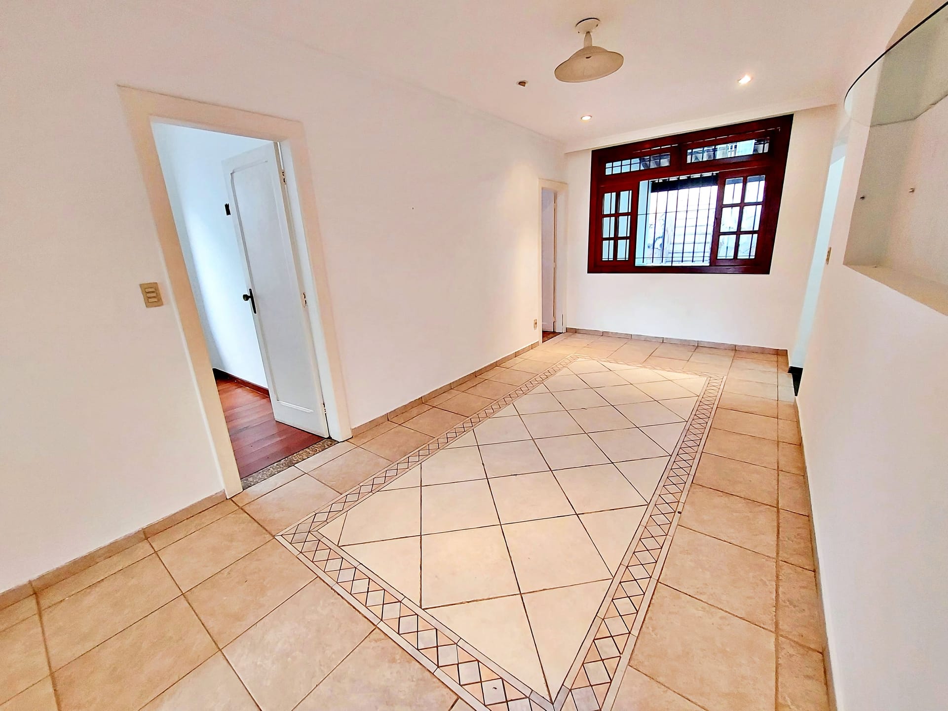 Casa à venda com 3 quartos, suíte, hidromassagem e espaço gourmet no Bairro Padre Eustáquio em Belo Horizonte-MG.