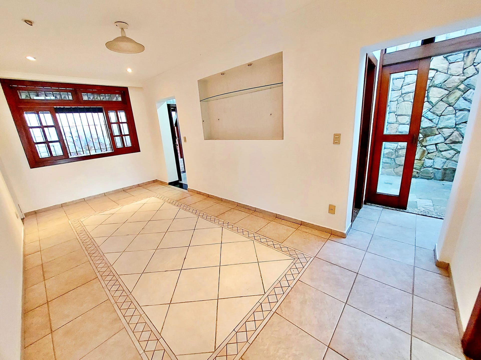 Casa à venda com 3 quartos, suíte, hidromassagem e espaço gourmet no Bairro Padre Eustáquio em Belo Horizonte-MG.