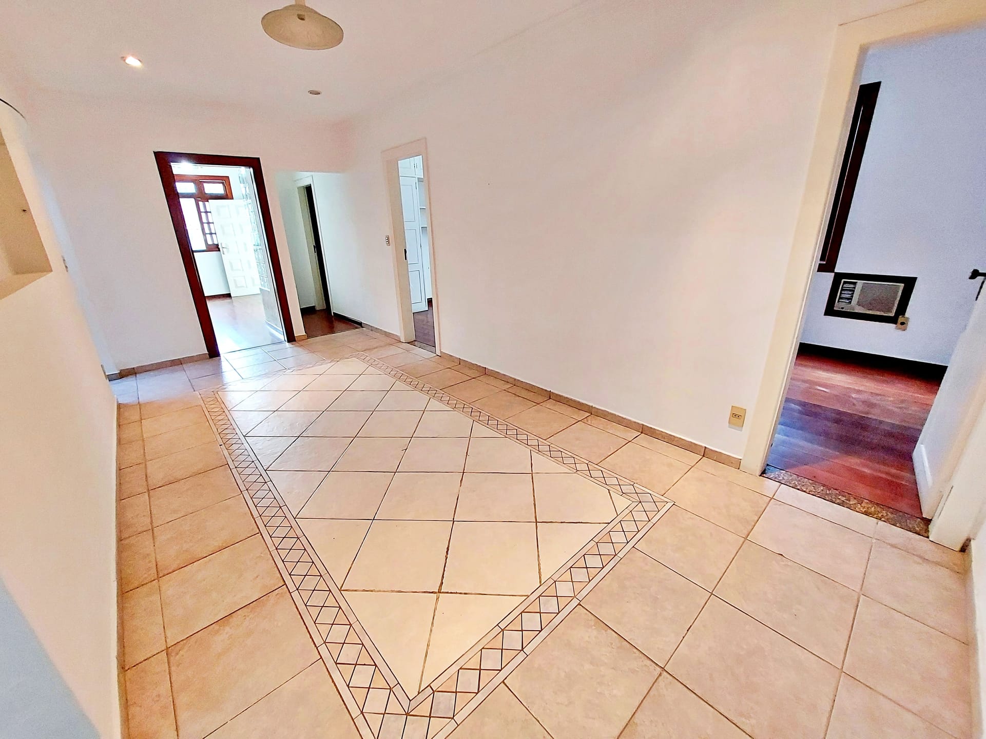Casa à venda com 3 quartos, suíte, hidromassagem e espaço gourmet no Bairro Padre Eustáquio em Belo Horizonte-MG.
