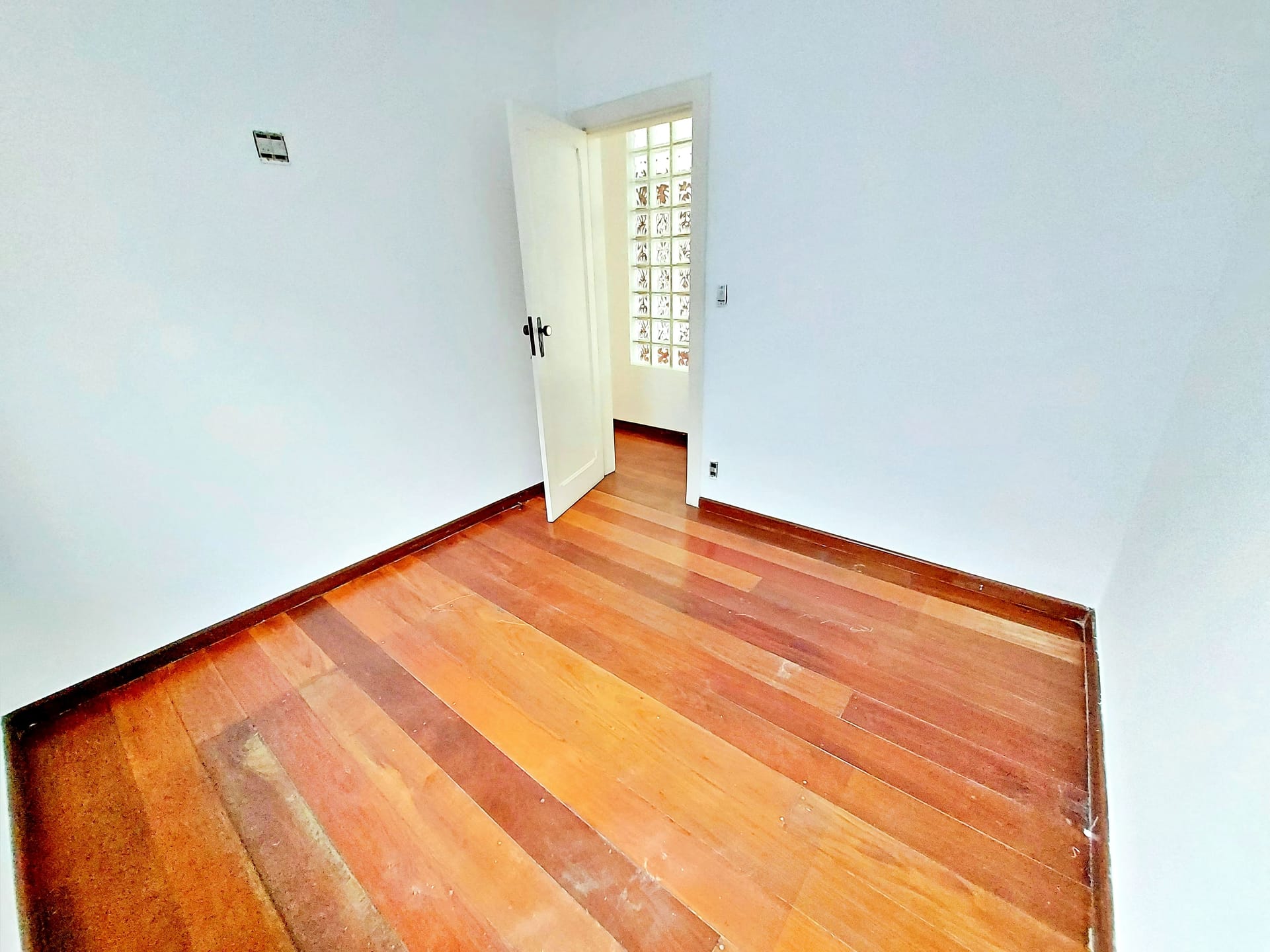 Casa à venda com 3 quartos, suíte, hidromassagem e espaço gourmet no Bairro Padre Eustáquio em Belo Horizonte-MG.