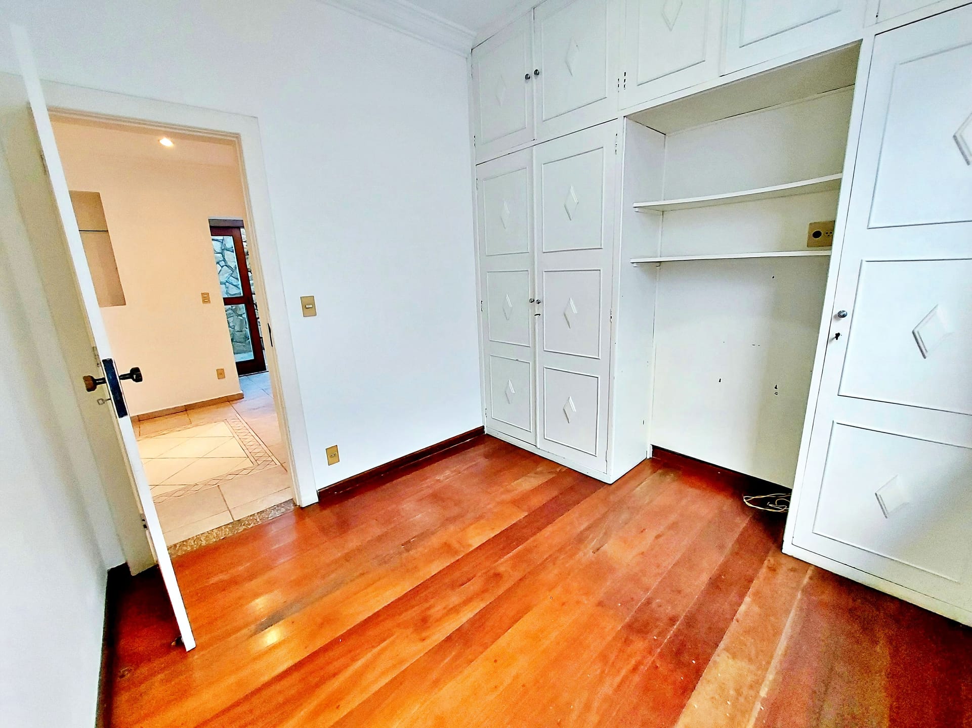 Casa à venda com 3 quartos, suíte, hidromassagem e espaço gourmet no Bairro Padre Eustáquio em Belo Horizonte-MG.