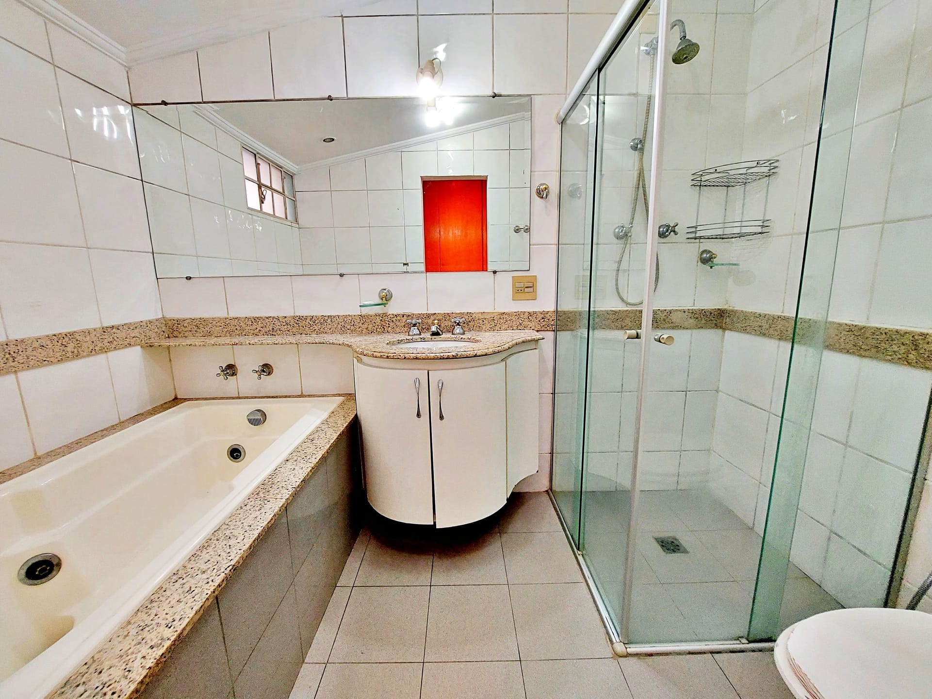 Casa à venda com 3 quartos, suíte, hidromassagem e espaço gourmet no Bairro Padre Eustáquio em Belo Horizonte-MG.