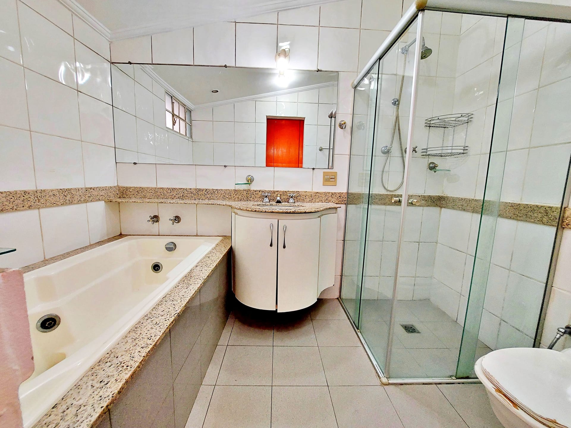Casa à venda com 3 quartos, suíte, hidromassagem e espaço gourmet no Bairro Padre Eustáquio em Belo Horizonte-MG.