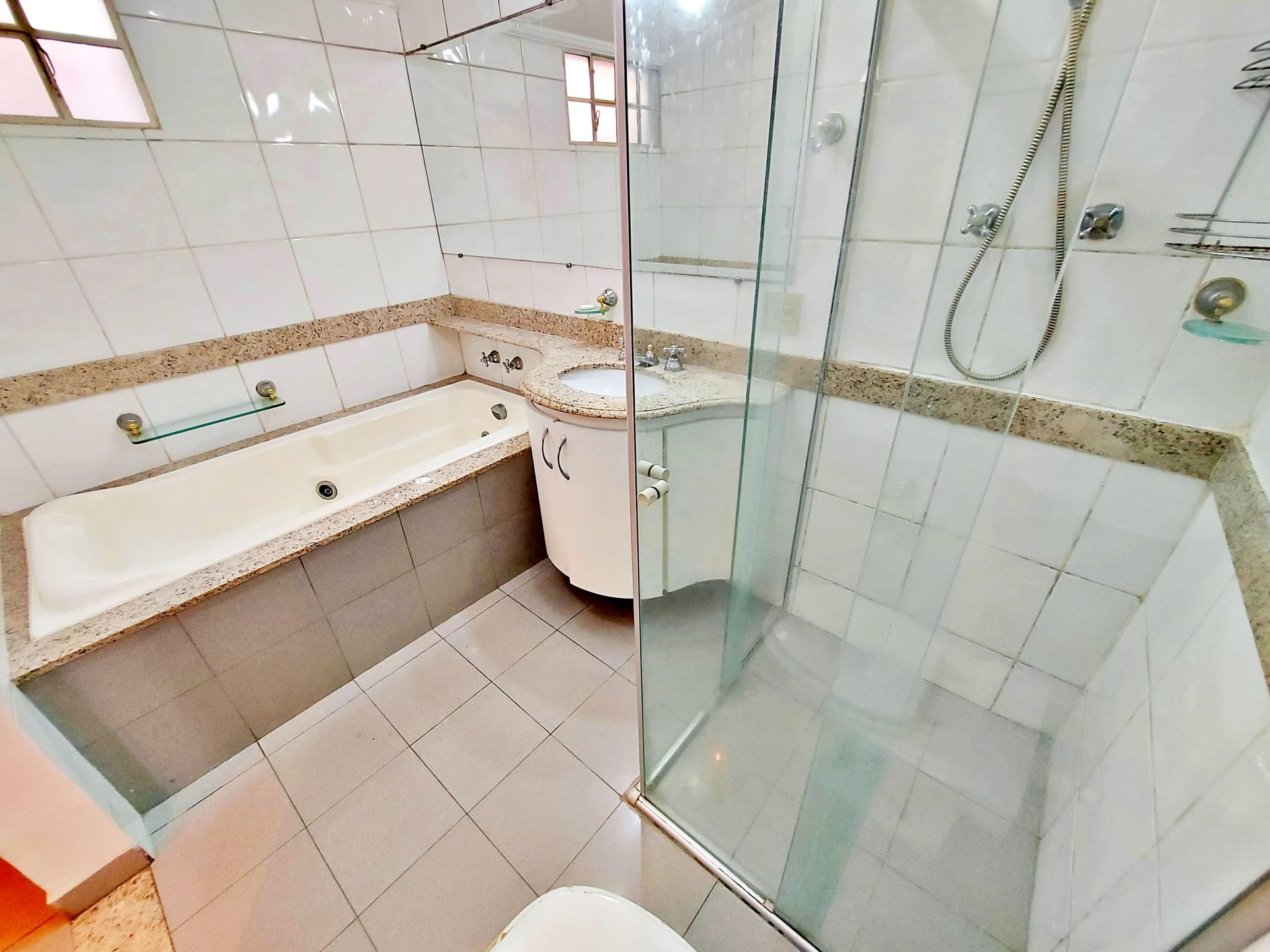Casa à venda com 3 quartos, suíte, hidromassagem e espaço gourmet no Bairro Padre Eustáquio em Belo Horizonte-MG.
