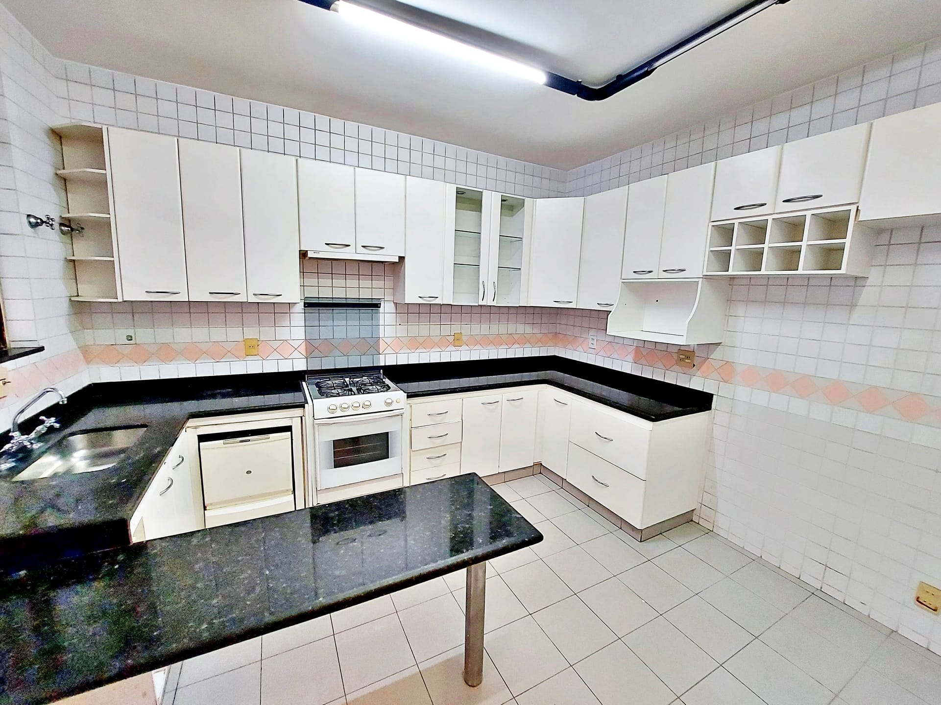 Casa à venda com 3 quartos, suíte, hidromassagem e espaço gourmet no Bairro Padre Eustáquio em Belo Horizonte-MG.