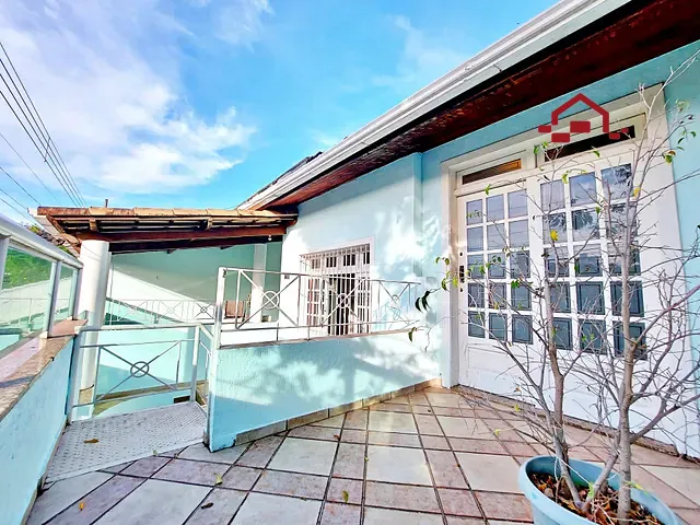 Casa com 242m² 3 quartos e 2 banheiros, à venda, no bairro Carlos Prates em Belo Horizonte