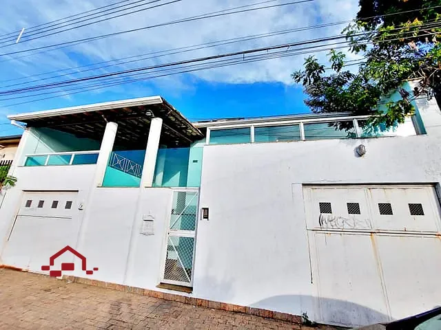 Casa com 242m² 3 quartos e 2 banheiros, à venda, no bairro Carlos Prates em Belo Horizonte