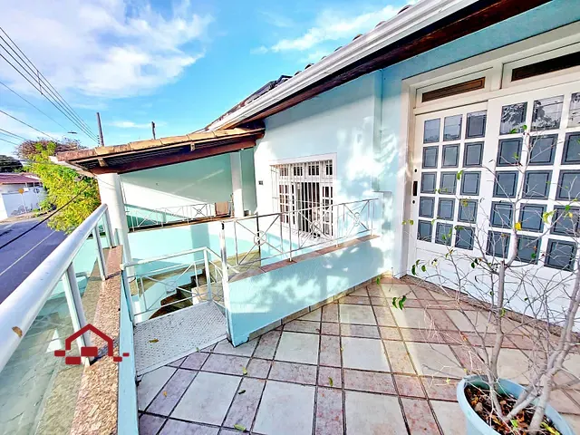 Casa com 242m² 3 quartos e 2 banheiros, à venda, no bairro Carlos Prates em Belo Horizonte