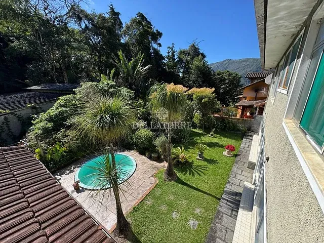 Casa com 500m² 5 quartos e 6 banheiros, à venda, no bairro Parque do Ingá em Teresópolis