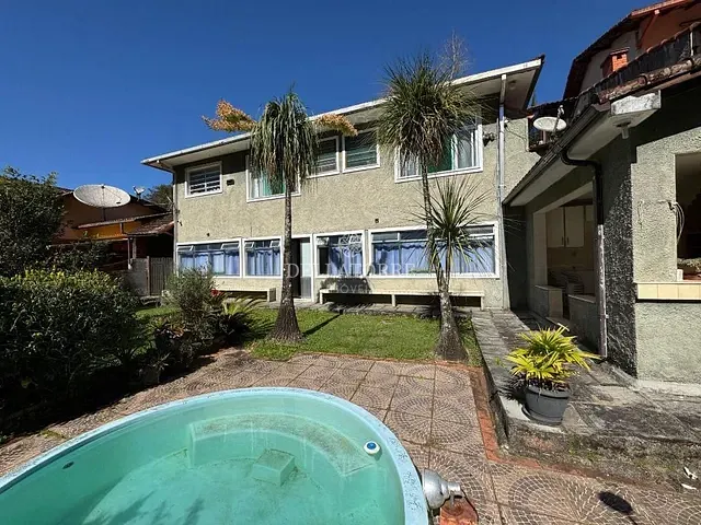 Casa com 500m² 5 quartos e 6 banheiros, à venda, no bairro Parque do Ingá em Teresópolis