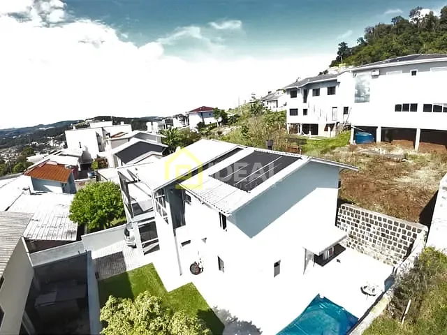 Casa 4 quartos e 2 banheiros, à venda, no bairro Nações em Concórdia