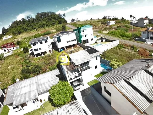 Casa 4 quartos e 2 banheiros, à venda, no bairro Nações em Concórdia