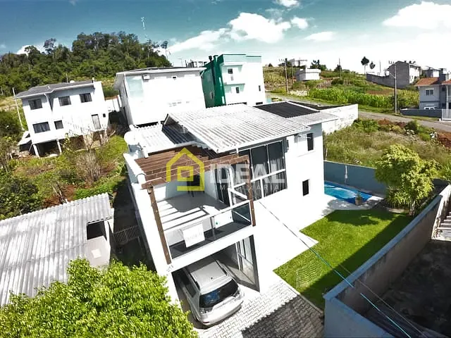 Casa 4 quartos e 2 banheiros, à venda, no bairro Nações em Concórdia