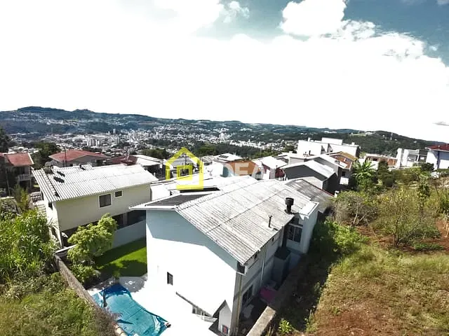 Casa 4 quartos e 2 banheiros, à venda, no bairro Nações em Concórdia