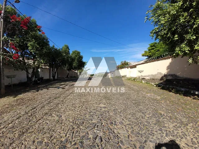 Terreno com 720m², à venda, no bairro Bela Vista em Araçuaí