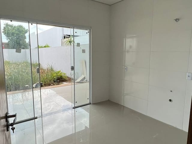 Casa com 300m² 2 quartos e 1 banheiro, à venda, no bairro Jardim Celeste em Sinop