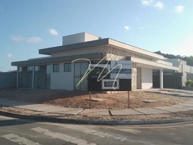 Casa 3 quartos e 5 banheiros, à venda, no bairro Nossa Senhora da Vitória em Ilhéus