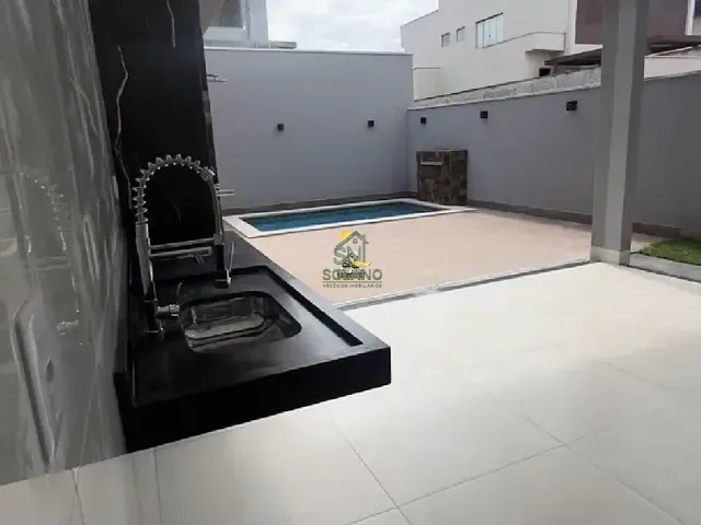 Casa com 360m² 3 quartos e 4 banheiros, à venda, no bairro Residencial Condomínio Jardim Veneza em Senador Canedo