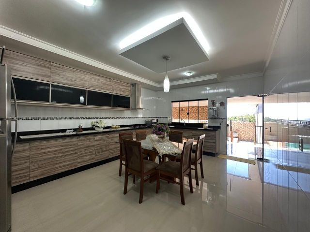 Casa com 400m² 4 quartos e 4 banheiros, à venda, no bairro Setor Habitacional Arniqueira (Águas Claras) em Brasília