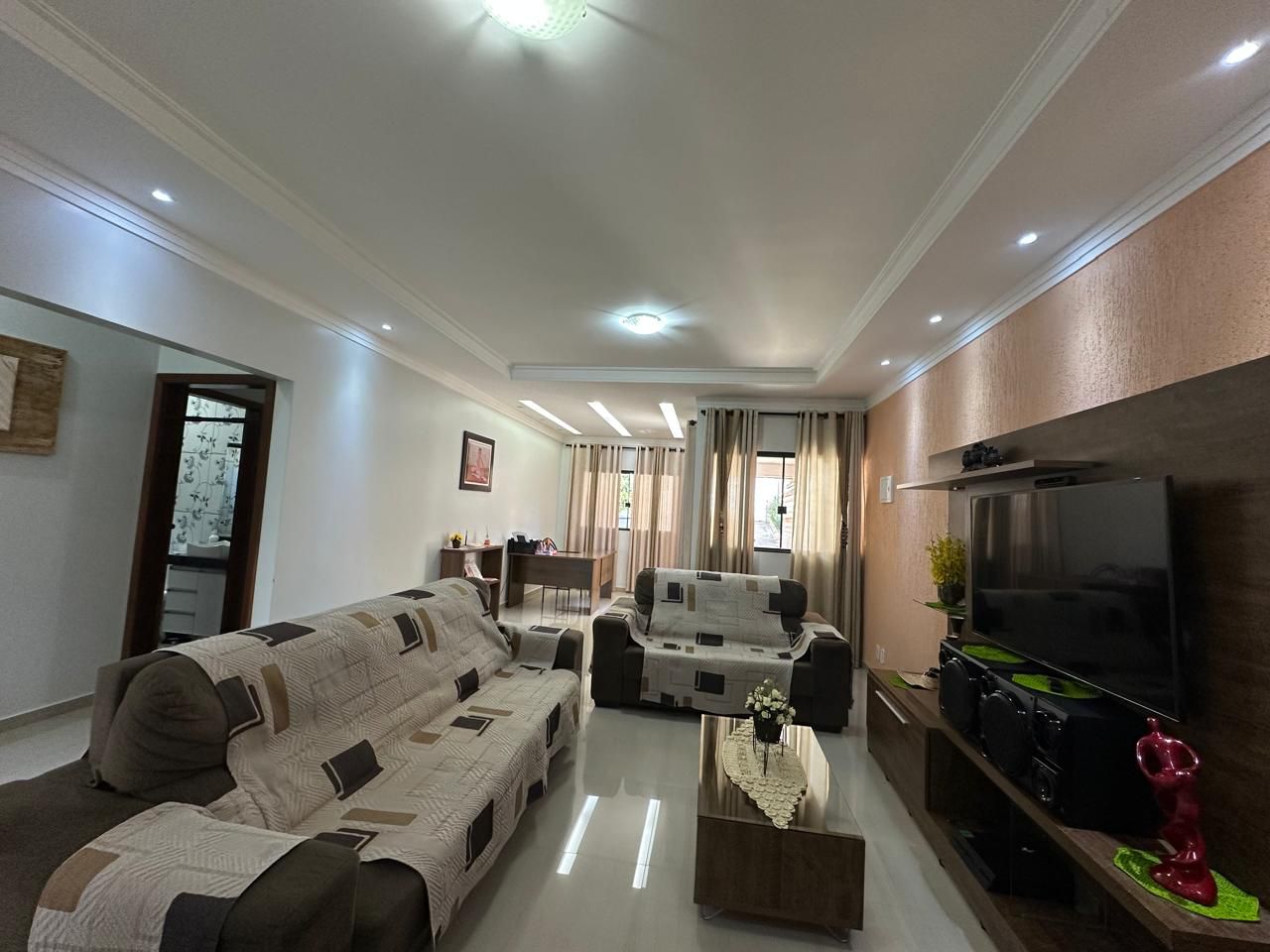 Casa, 4 quartos, 300 m² - Foto 1