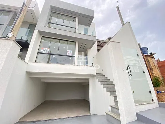 Casa com 184m² 3 quartos e 1 banheiro, à venda, no bairro Jardim Amália em Volta Redonda