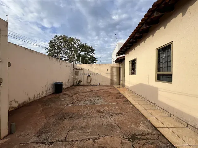 Casa com 360m² 3 quartos e 2 banheiros, à venda, no bairro Vila Nossa Senhora das Graças em Campo Grande