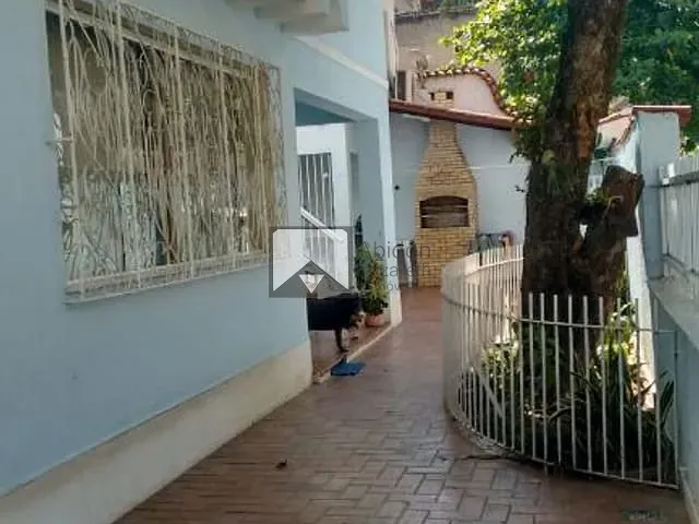 Casa com 245m² 5 quartos e 2 banheiros, à venda, no bairro Pe Pequeno em Niterói